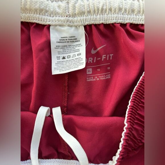 Nike boy  Red Athletic Shorts size XL - Picture 2 of 3
